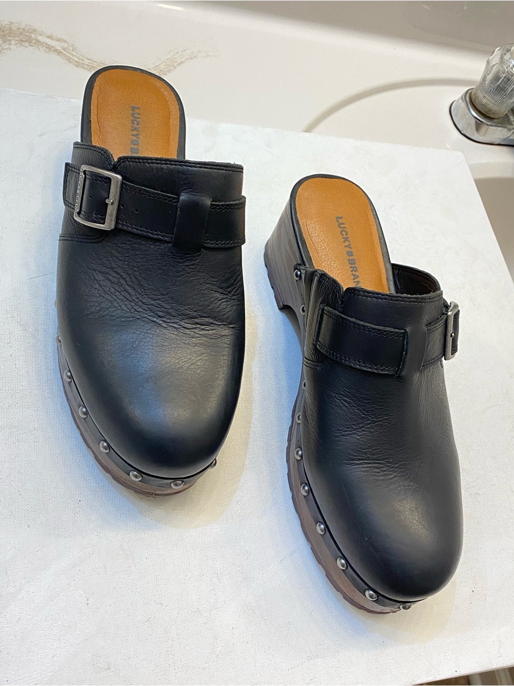 Lucky Brand Belvy Studded Clog, Size 9.5M excellent condition perfect bottom
